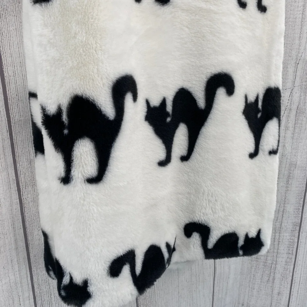 Storehouse Throw Blanket 50x70 White Black Cat Halloween Spooky Faux Fur Plush